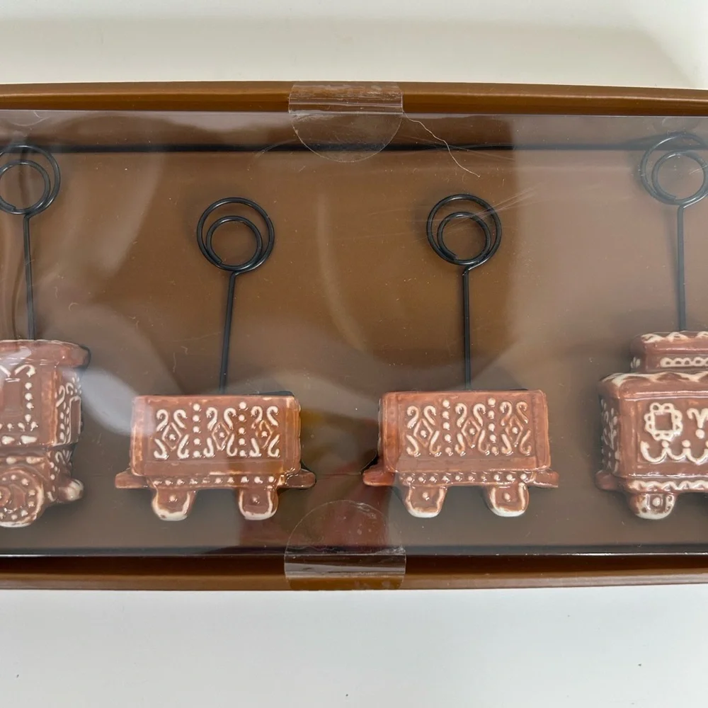 Pottery Barn Gingerbread Train Stoneware Place Card Holders Mixed Set of 4 New!‎